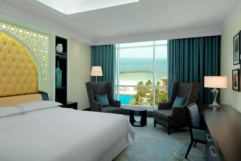 1 Bedroom, Suite, King Bed, Sea View, Balcony, Club Lounge Access, Club Tower, Corner