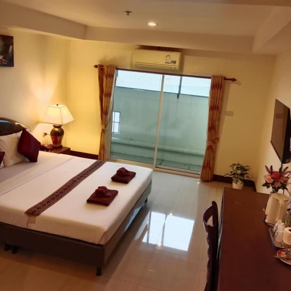 Pearl Place Hotel 8/48