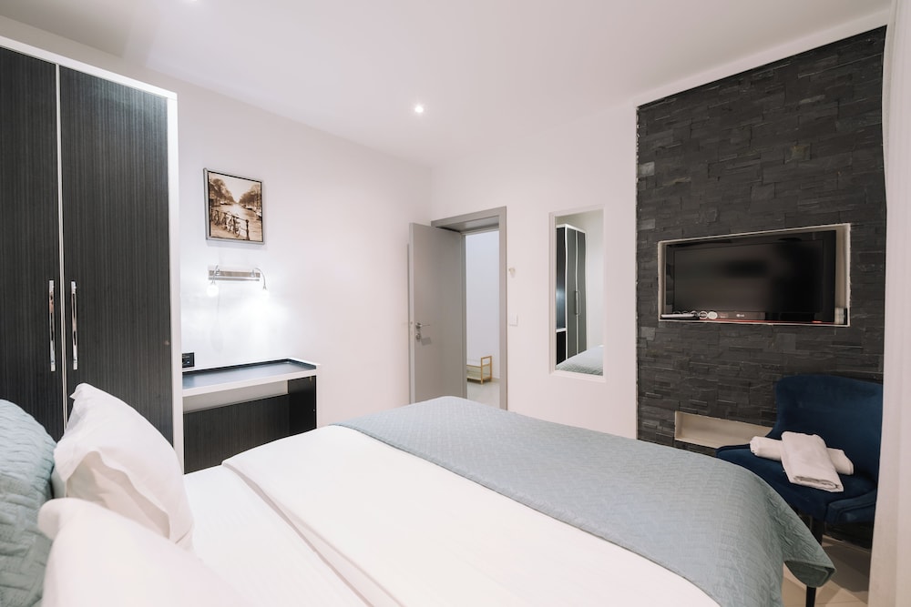 SUPERIOR, APARTMENT
