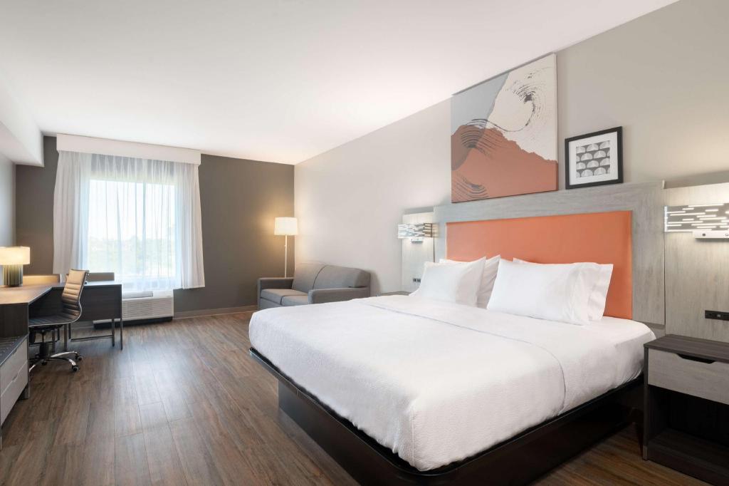 STUDIO, KING BED, ACCESSIBLE