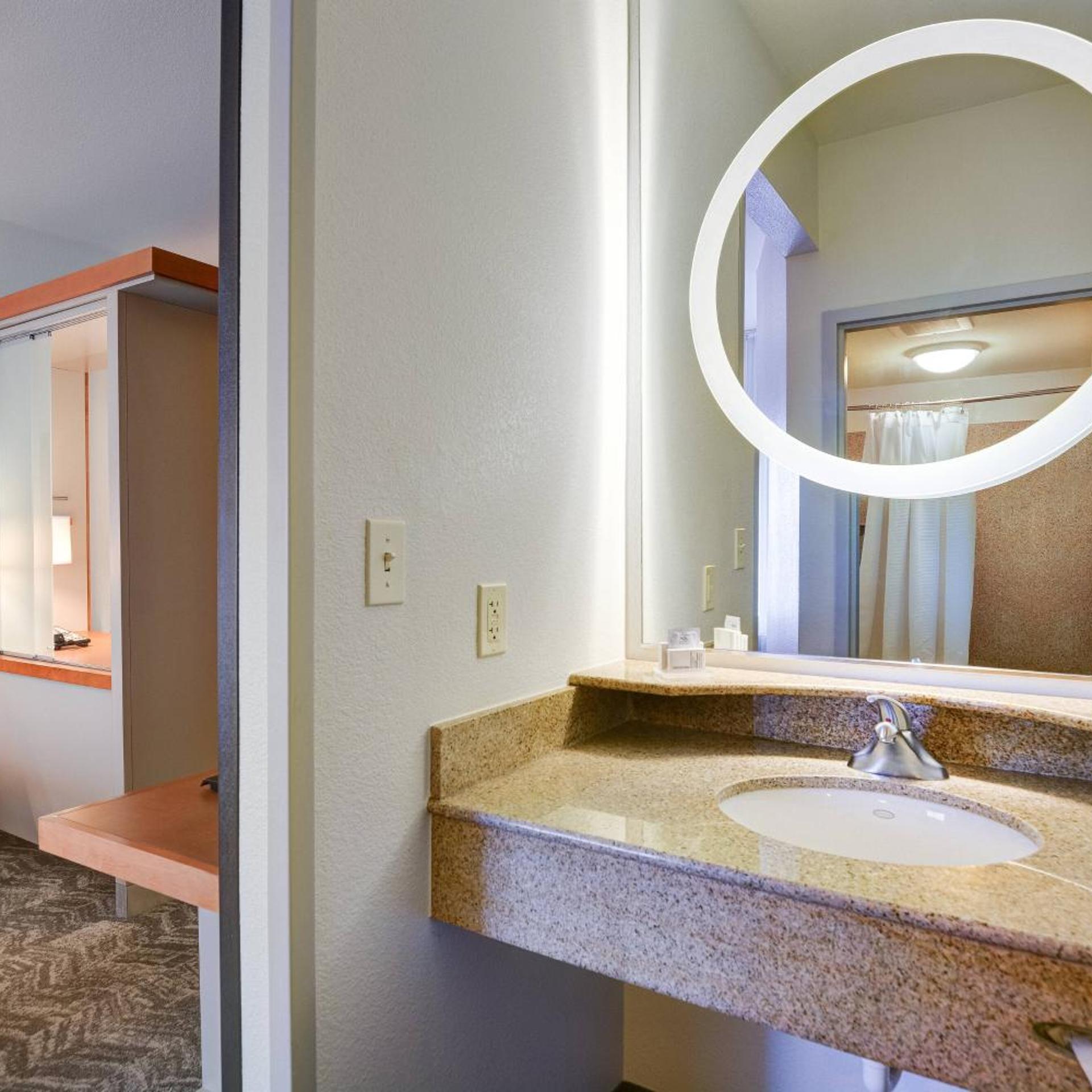 جناح بسريرين كوين مع سرير سحّاب إضافي مع أريكة، Springhill Suites Shreveport-Bossier City/Louisiana Downs 6/7