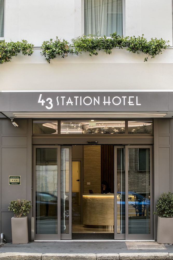 43 Station Hotel 6/61