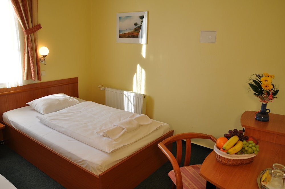 Hotel Nikolas 16/50