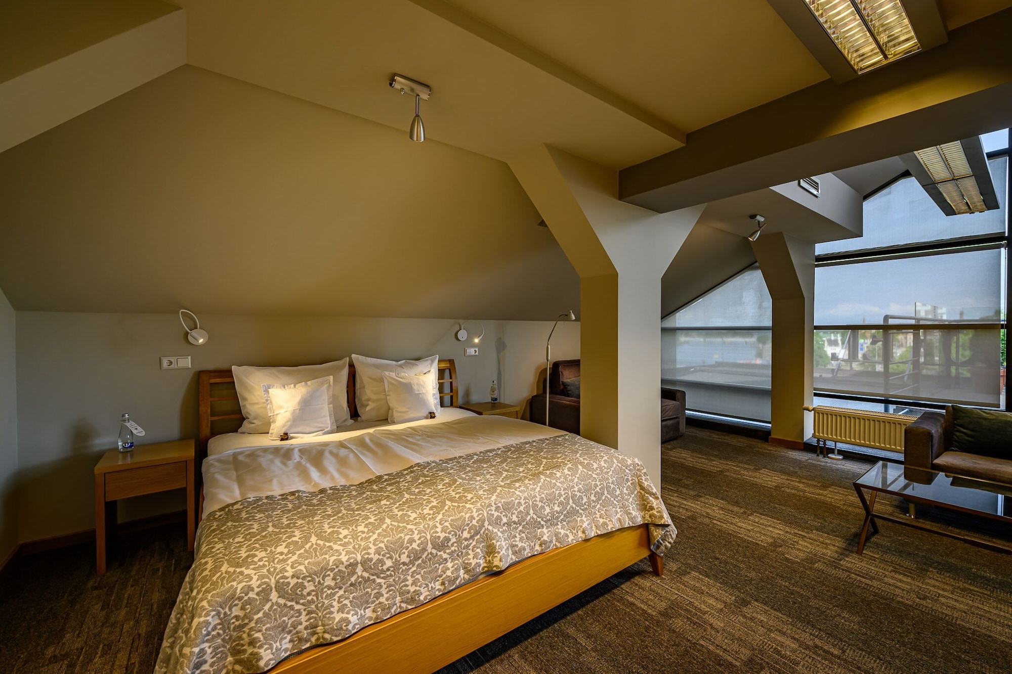 Apartment, Queen Bed, Sofa
