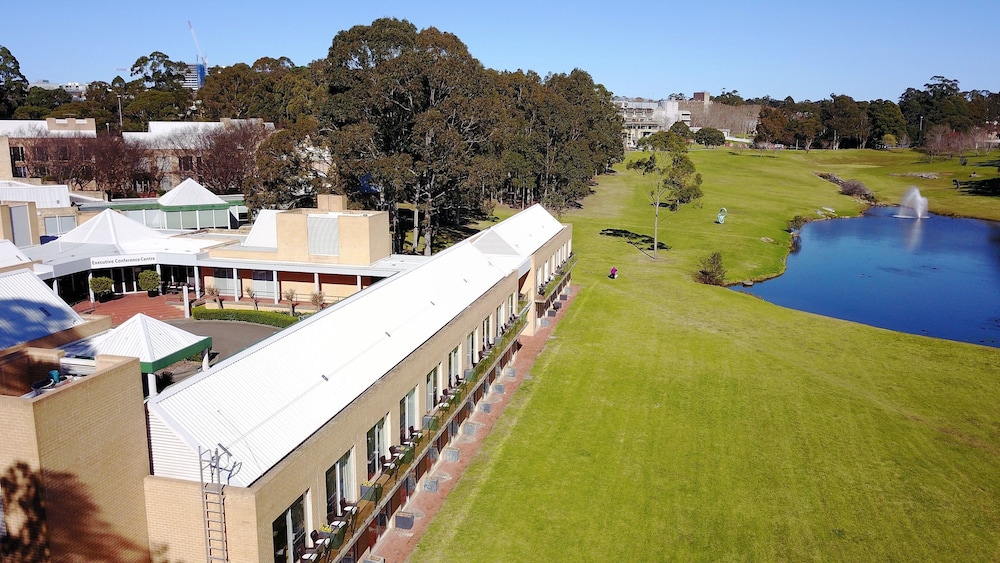 Lakeside Hotel And Conference Centre 2/49