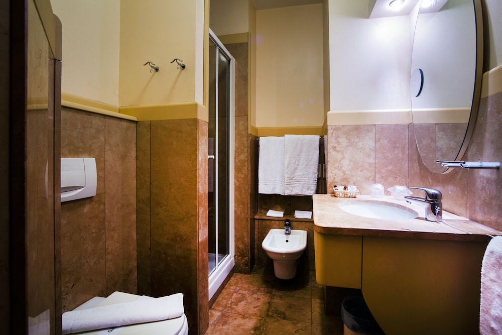 Paradise Hotel and Wellness 49/49