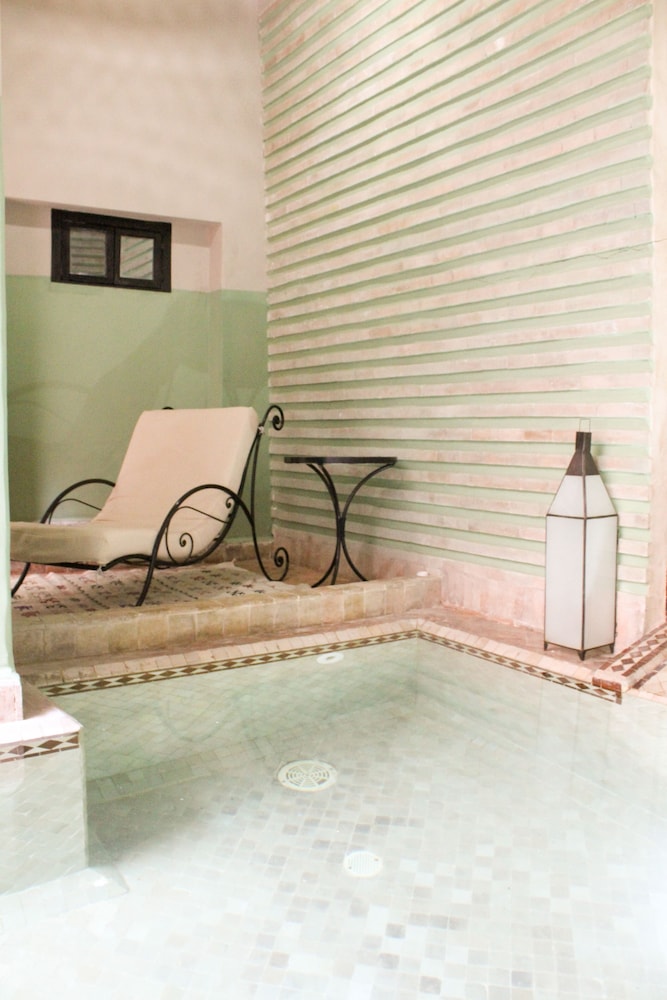 Riad Amra 19/34