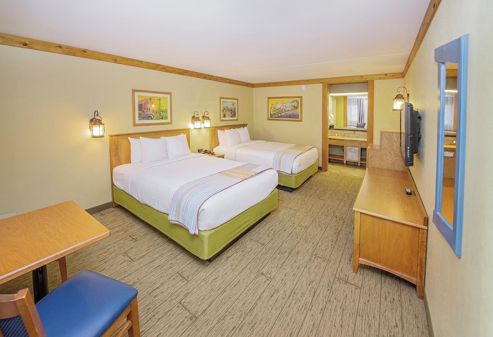 Park, Water, 2 Queen Beds, Accessible