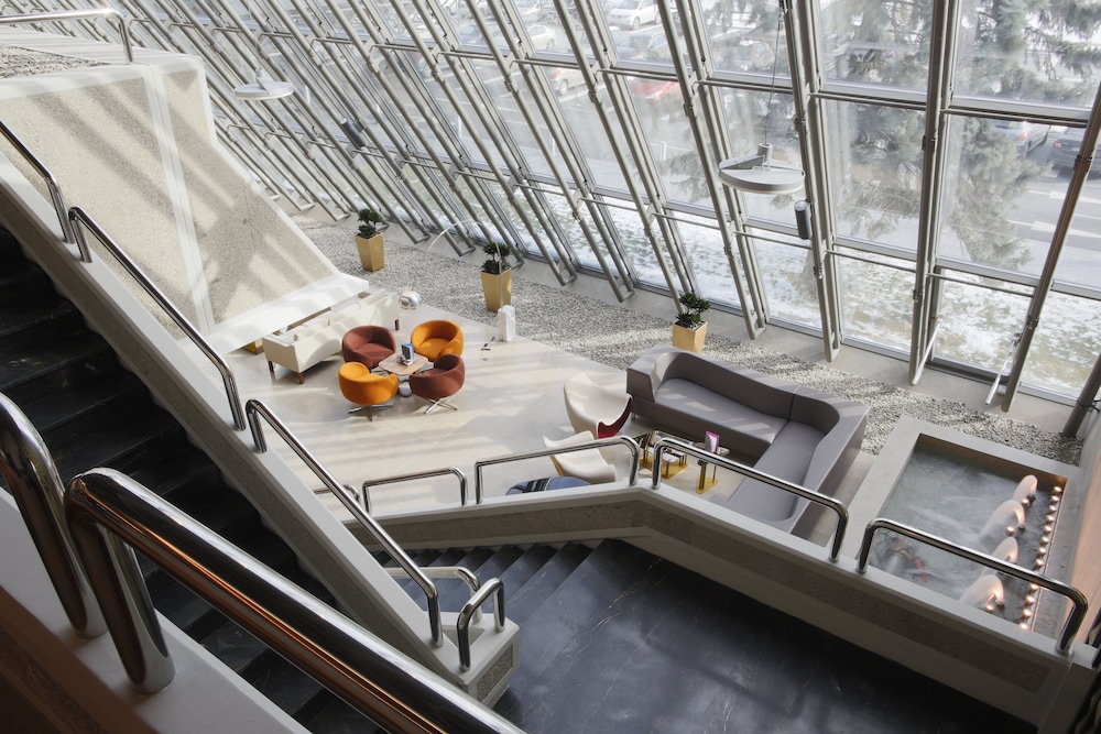 Crowne Plaza Belgrade 66/85