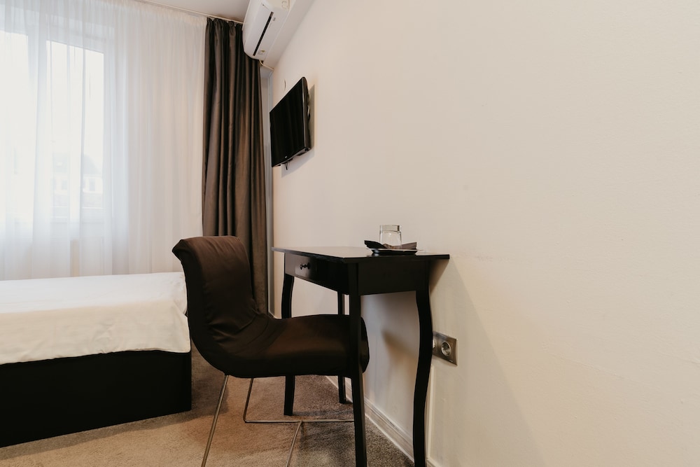 Fullton Hotel 3/50