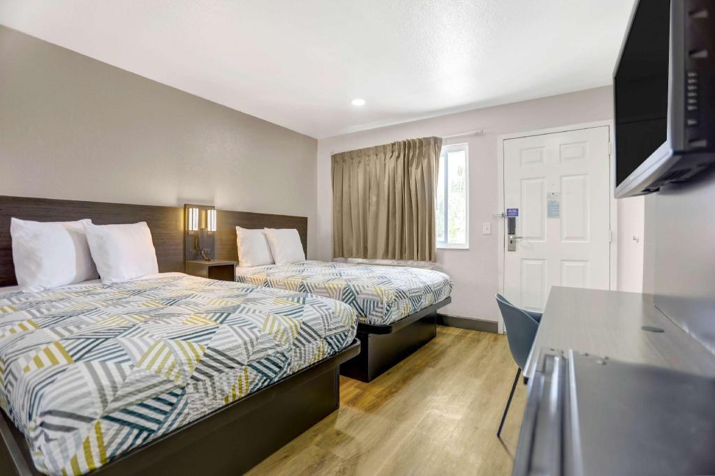 2 Full Beds - Non-Smoking, Mini Fridge