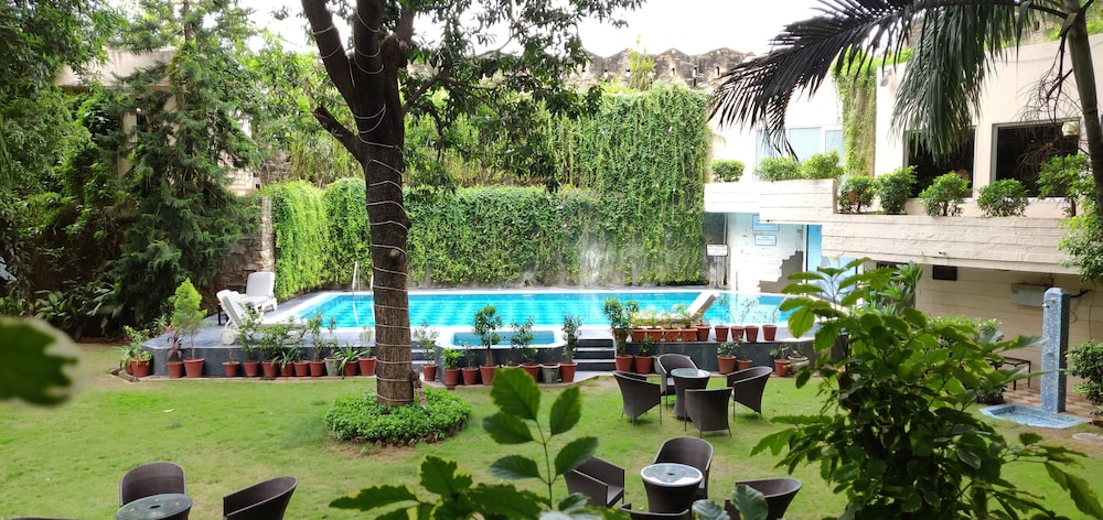 A Lake View Hotel Rajdarshan 44/49