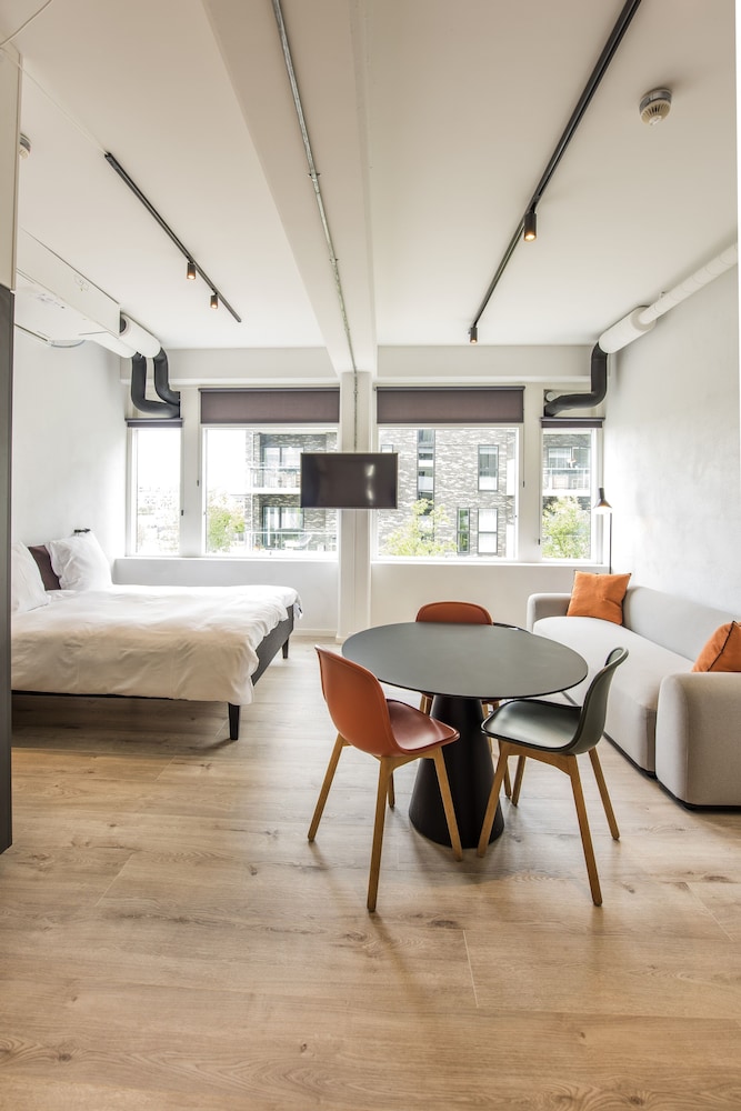 CPH STUDIO HOTEL 49/82