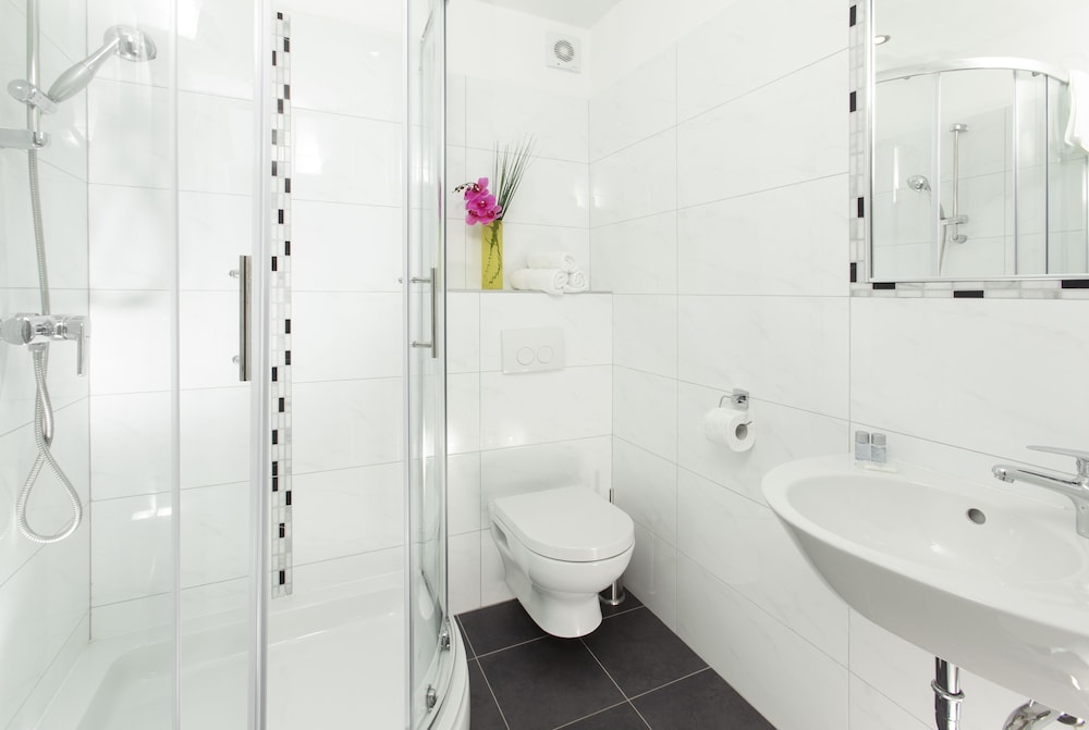 2 BEDROOMS, APARTMENT, BALCONY