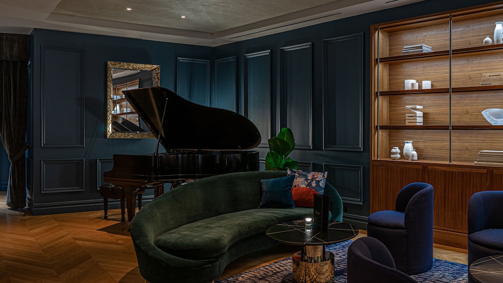 The Wallace Hotel 45/59
