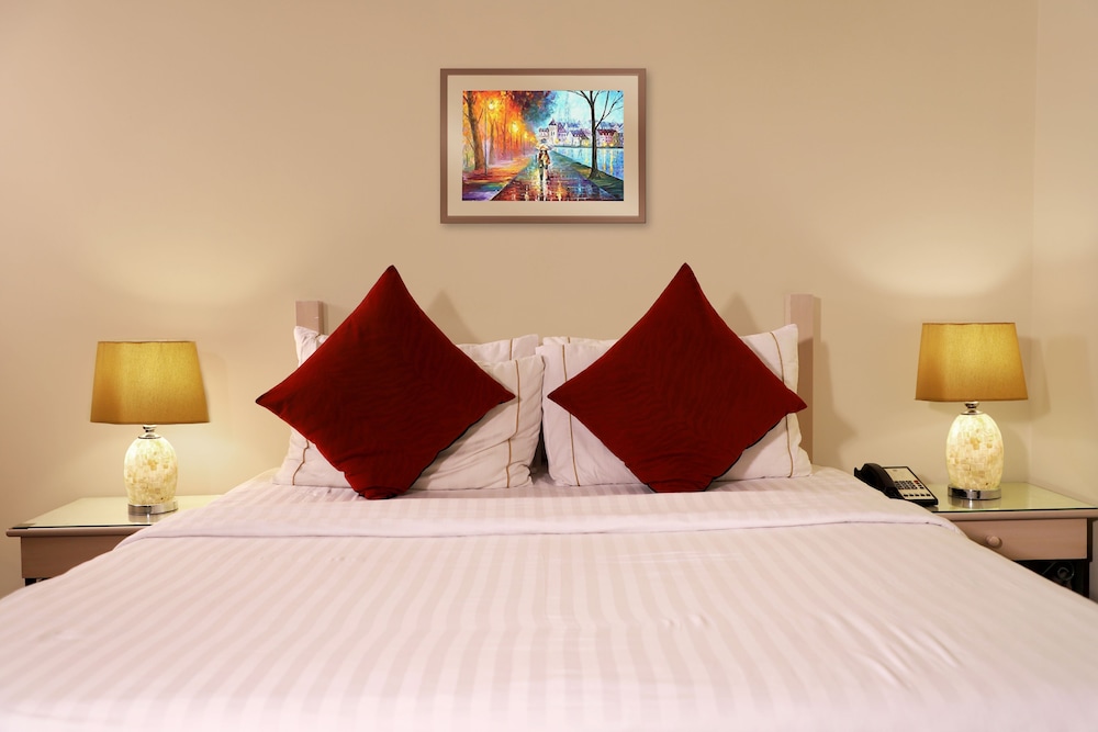 The Residency Hotel 8/43