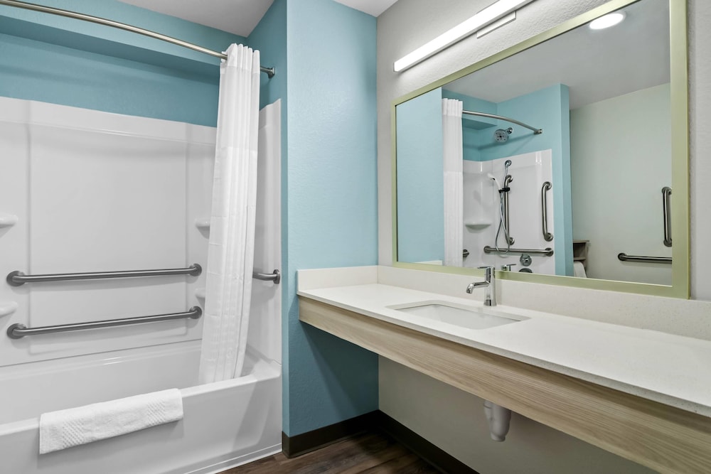 WoodSpring Suites Rogers Bentonville 42/51