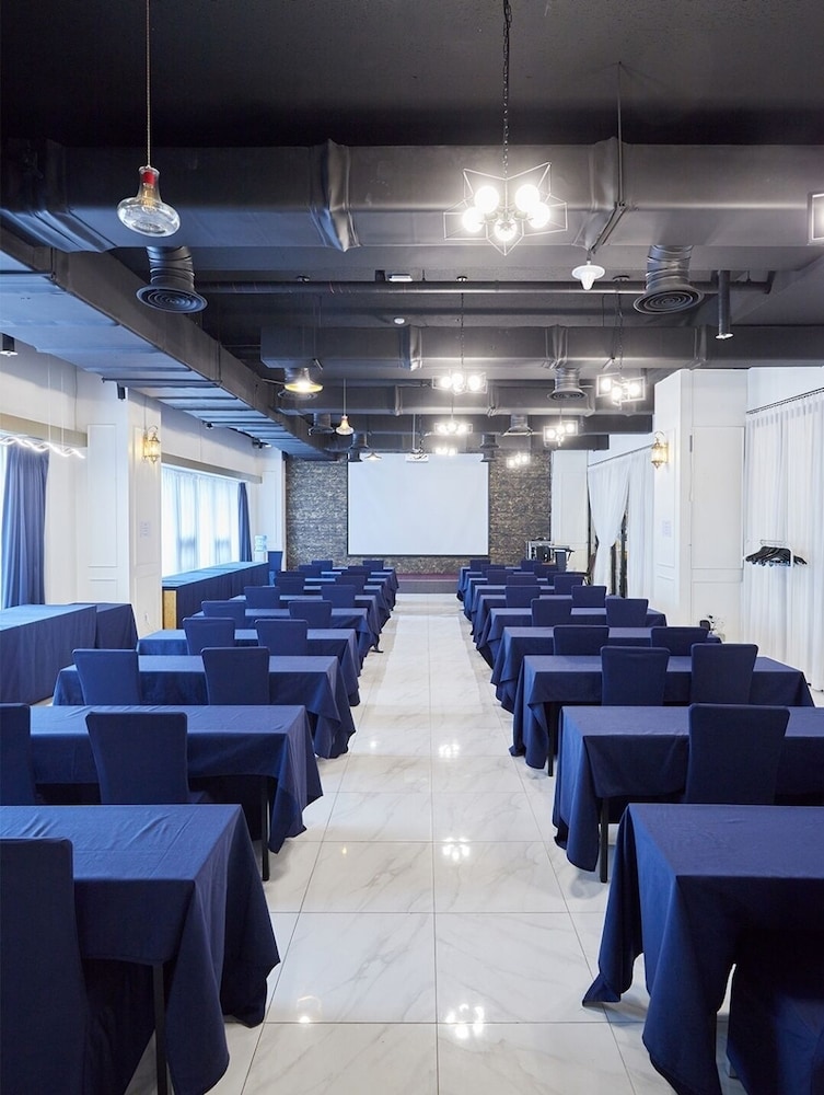 Golden Tulip Incheon Airport Hotel and Suites 56/63