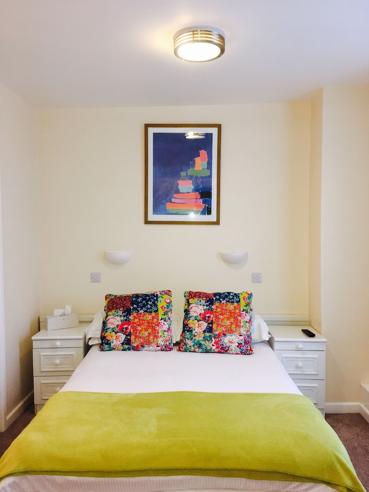Sarum Hotel 24/69