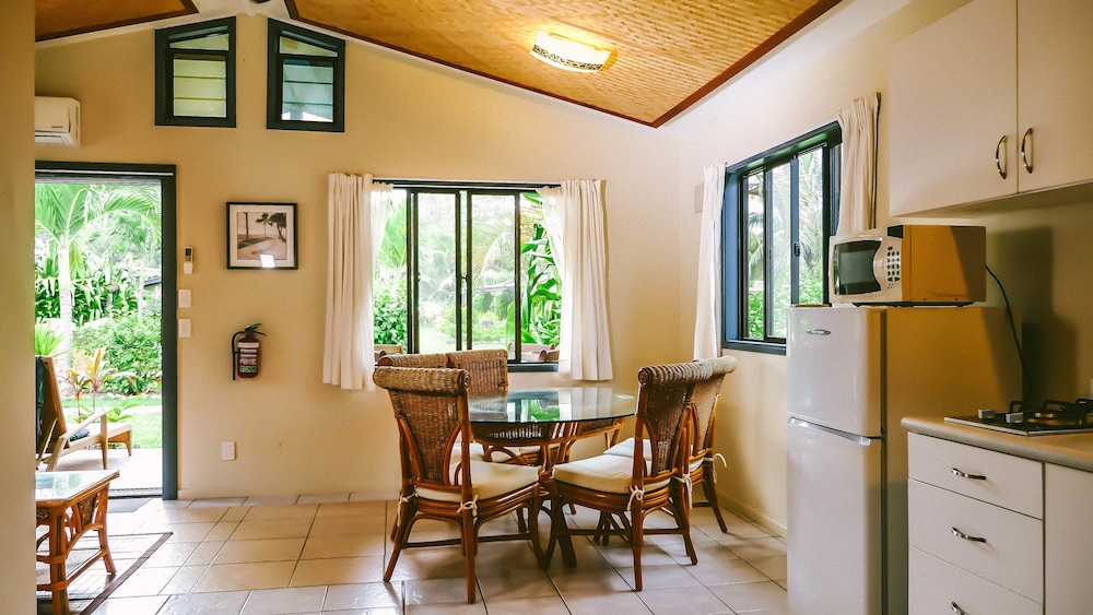 Muri Beach Resort 56/75