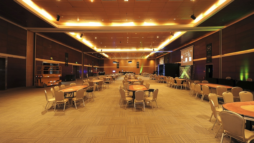restaurant cafeteria