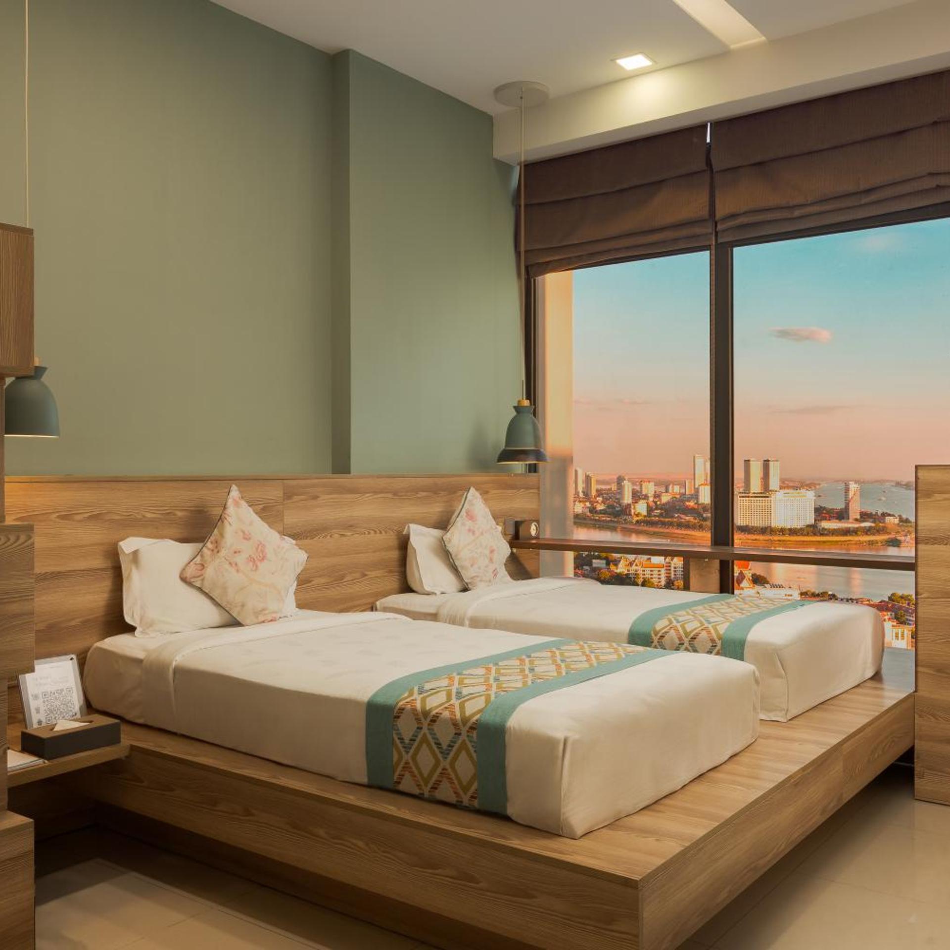 Landmark, Twin Beds, River View