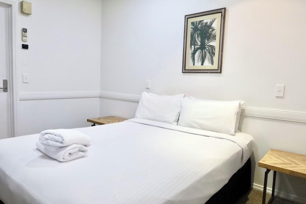 Park Avenue Hotel Motel 12/50