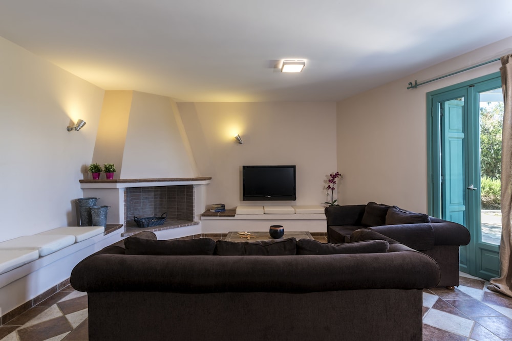 Electra Beachfront Villa 19/50