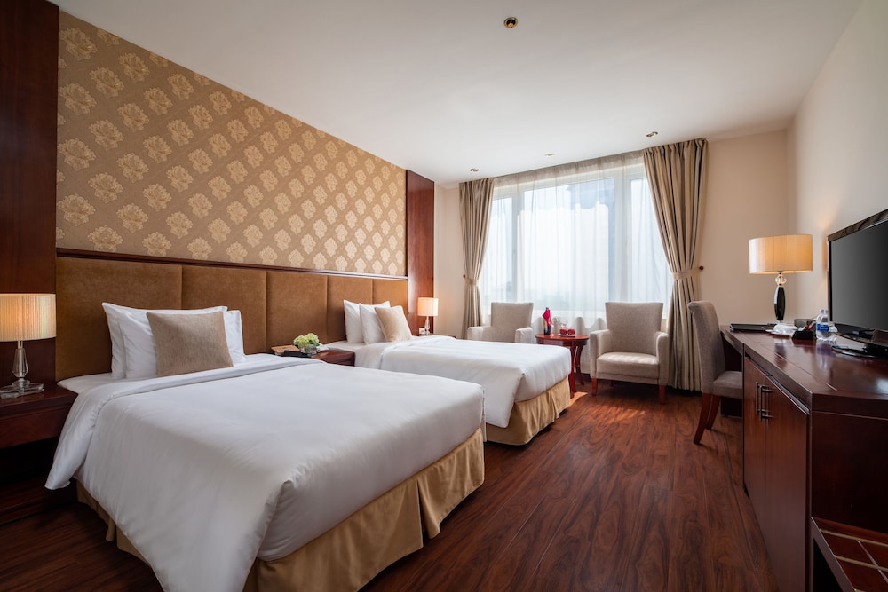 DELUXE, TWIN BEDS, CITY VIEW