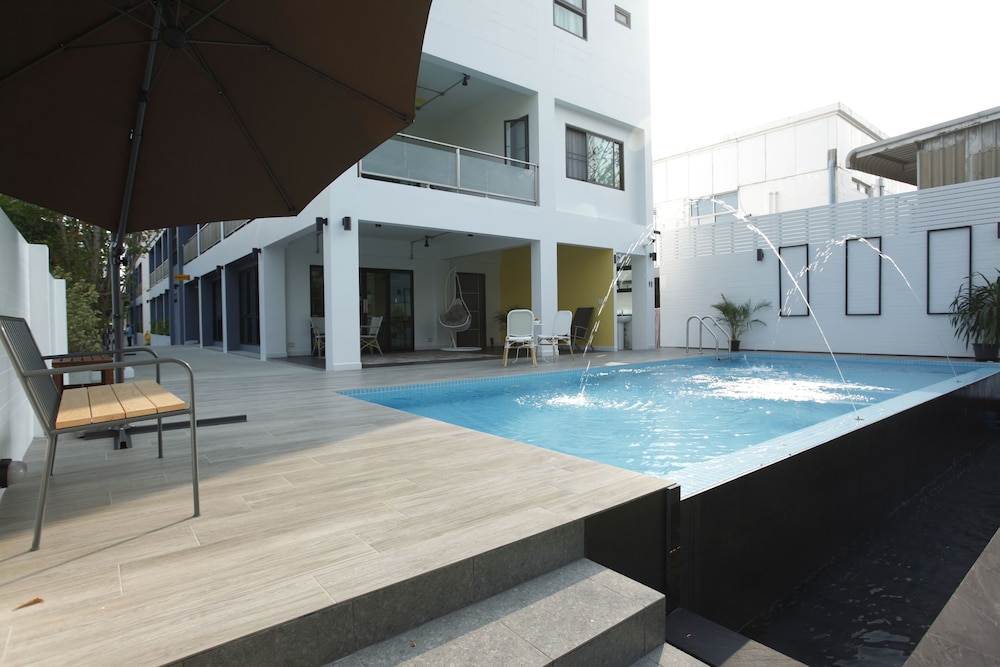 Port Canary Hotel 47/49