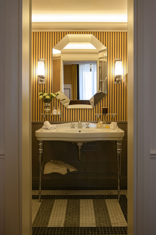 IL Tornabuoni The Unbound Collection by Hyatt 48/50