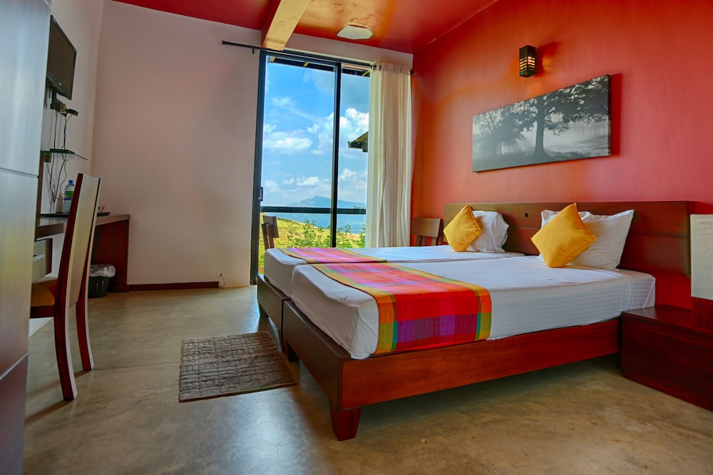 Deluxe, Double Bed, Hill View