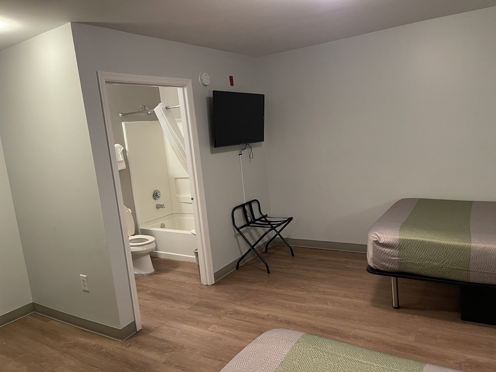 Motel6 Richmond, VA - I-64 West 39/58