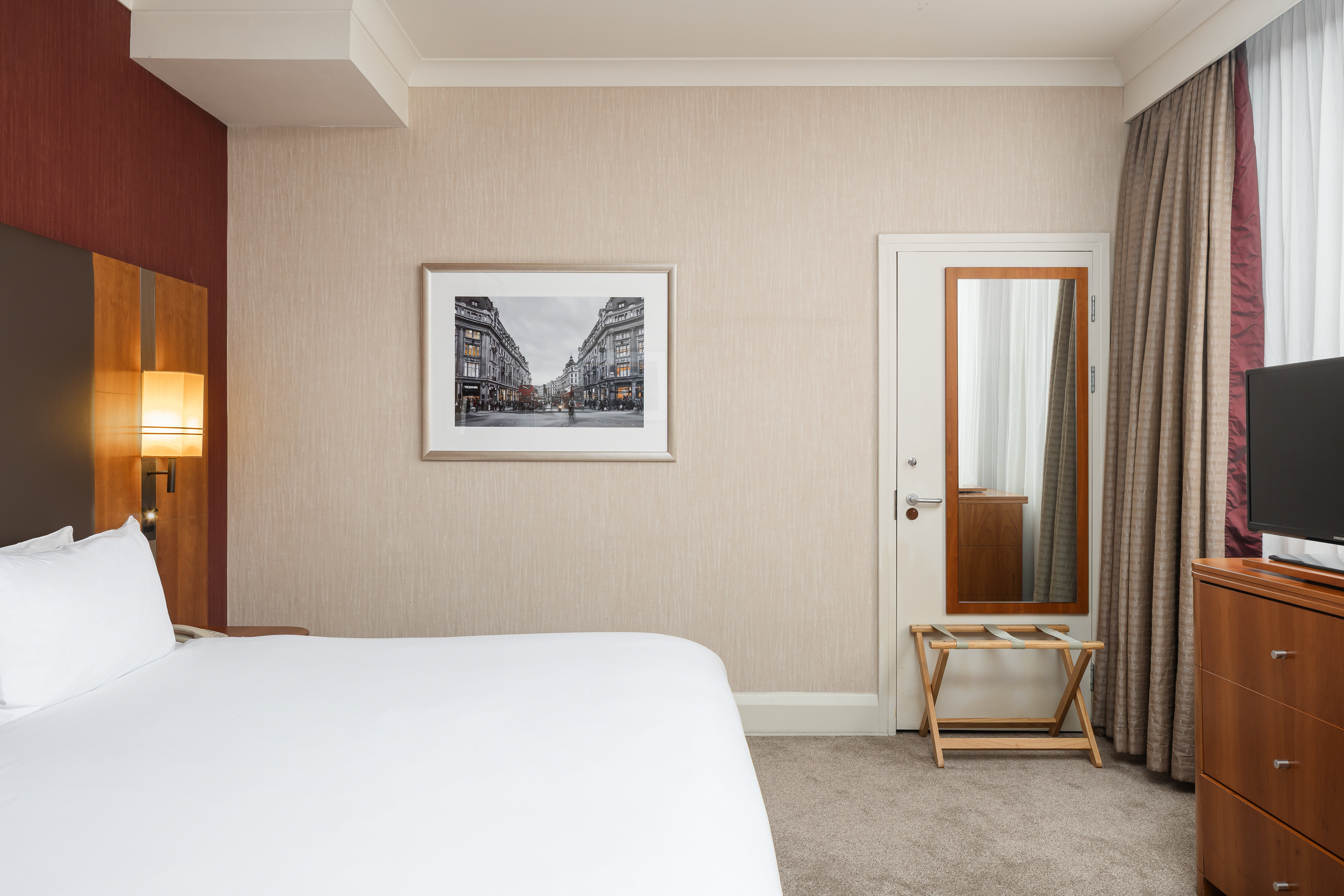 Crowne Plaza Ealing 19/76
