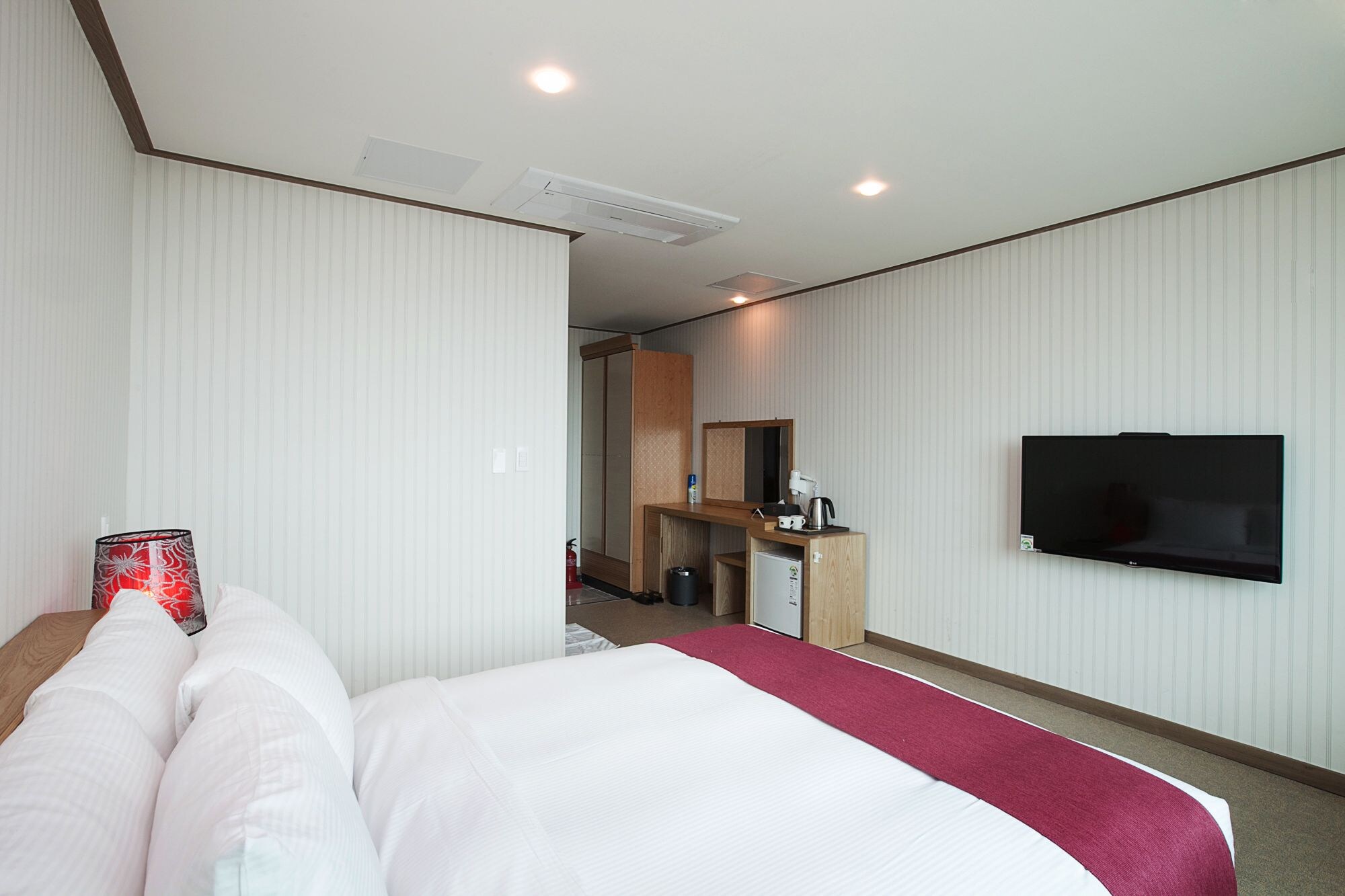 ROOM, DOUBLE BED