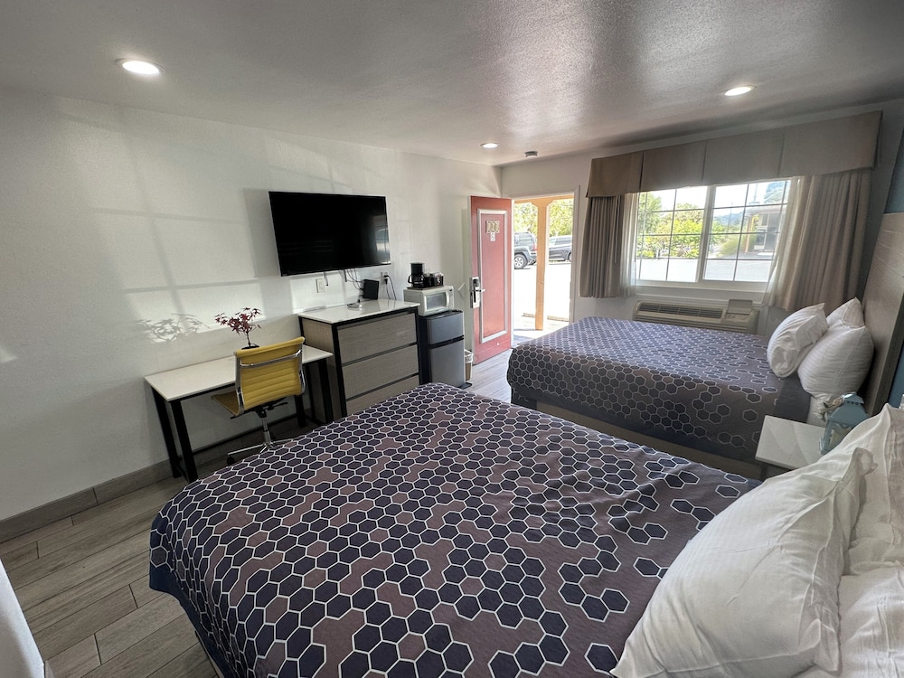 Town and Country Inn 29/50