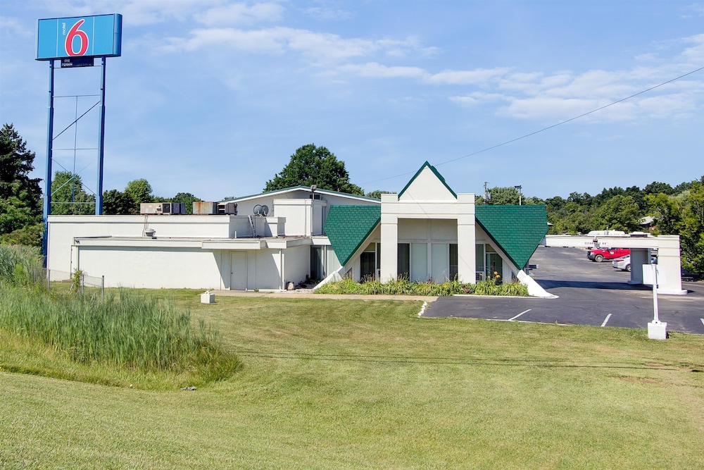 Wingate by Wyndham Geneva at SPIRE Academy 52/56