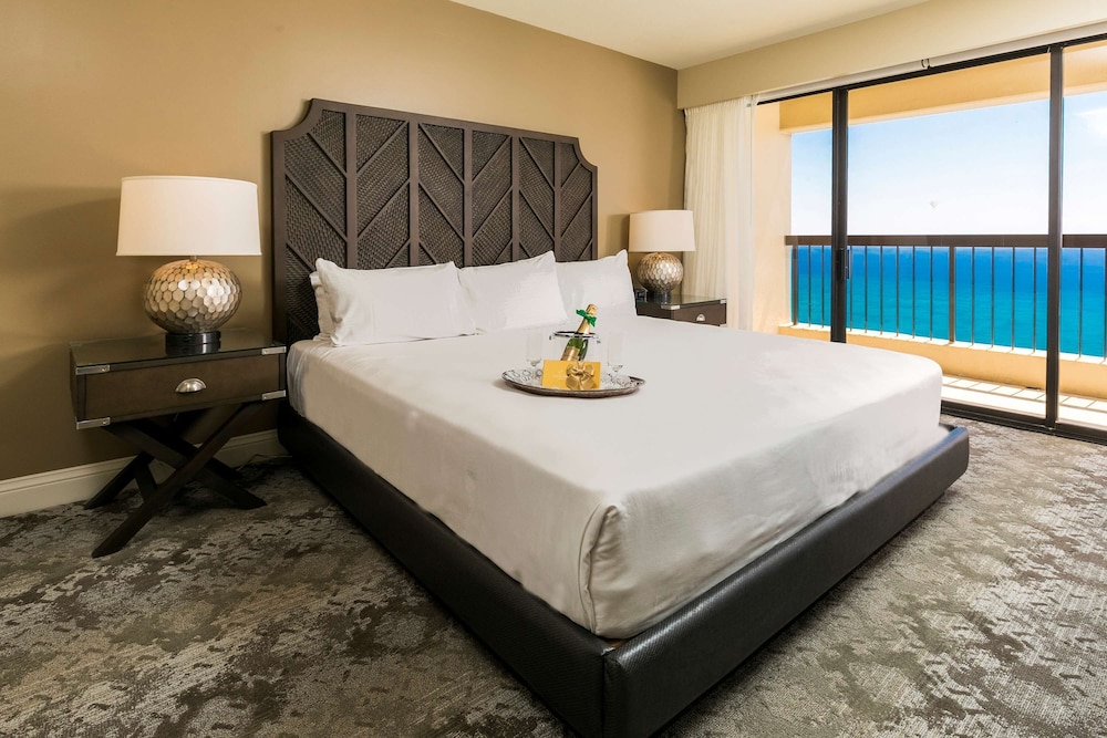 Aston Waikiki Beach Tower 14/59