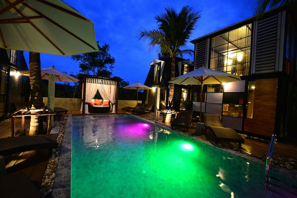 Bukit Pool Villas 37/44