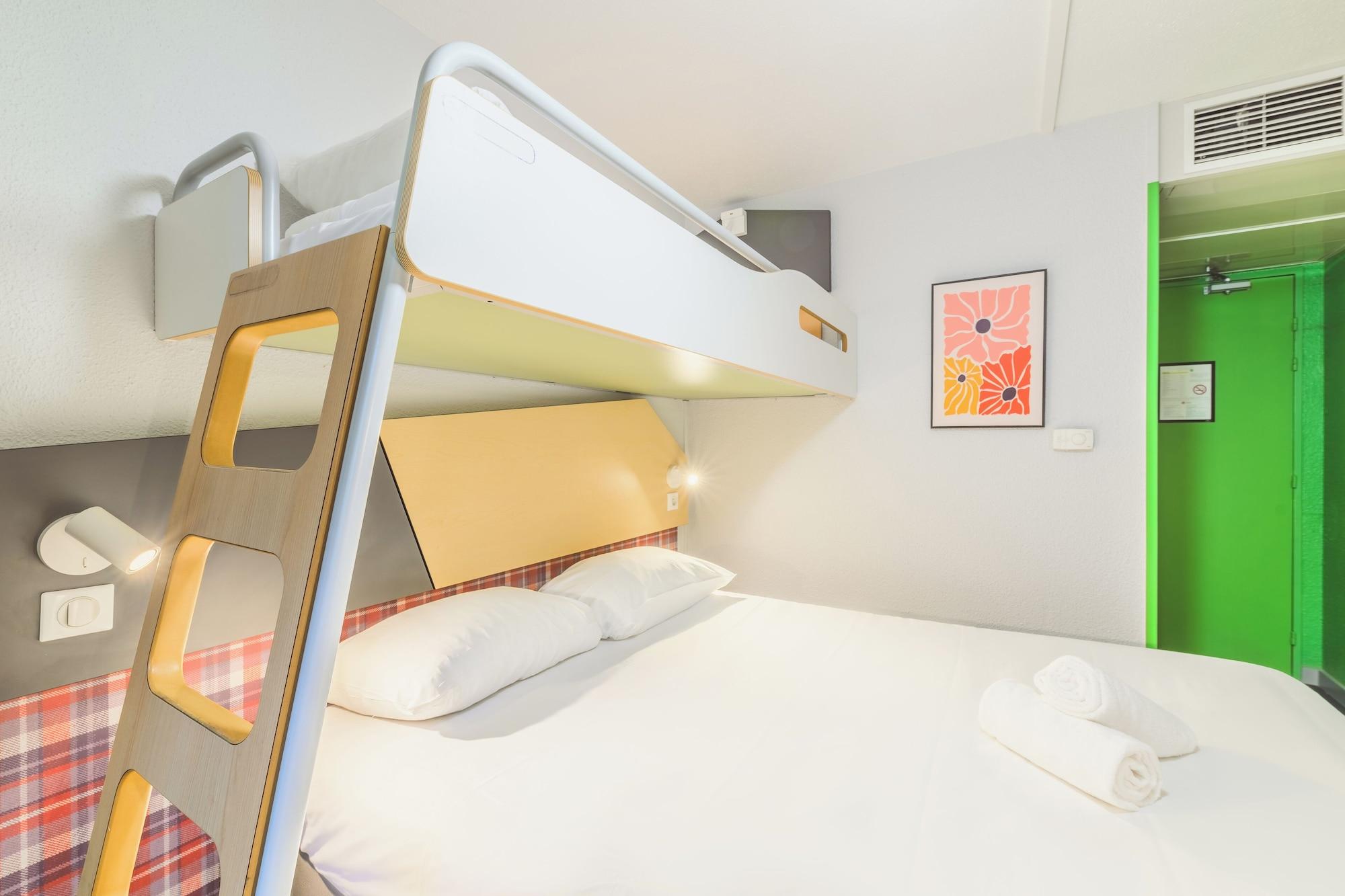 Room, Triple, Multiple Beds