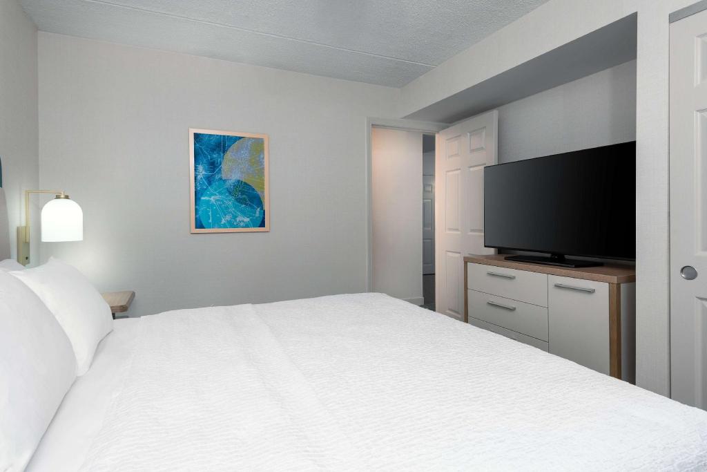 Suite, 2 King Beds, 2 Bathrooms, Accessible