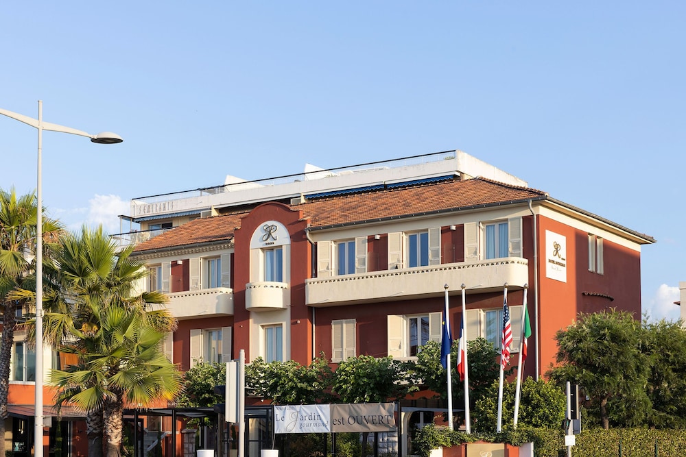 AEVA HOTEL 4/44