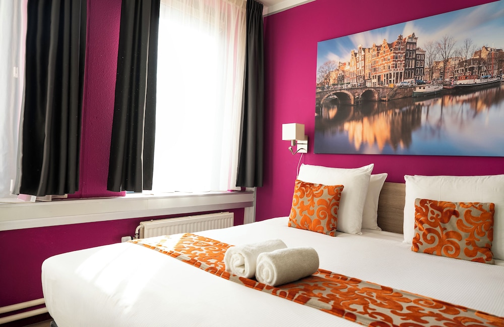 ROOM, DOUBLE BED