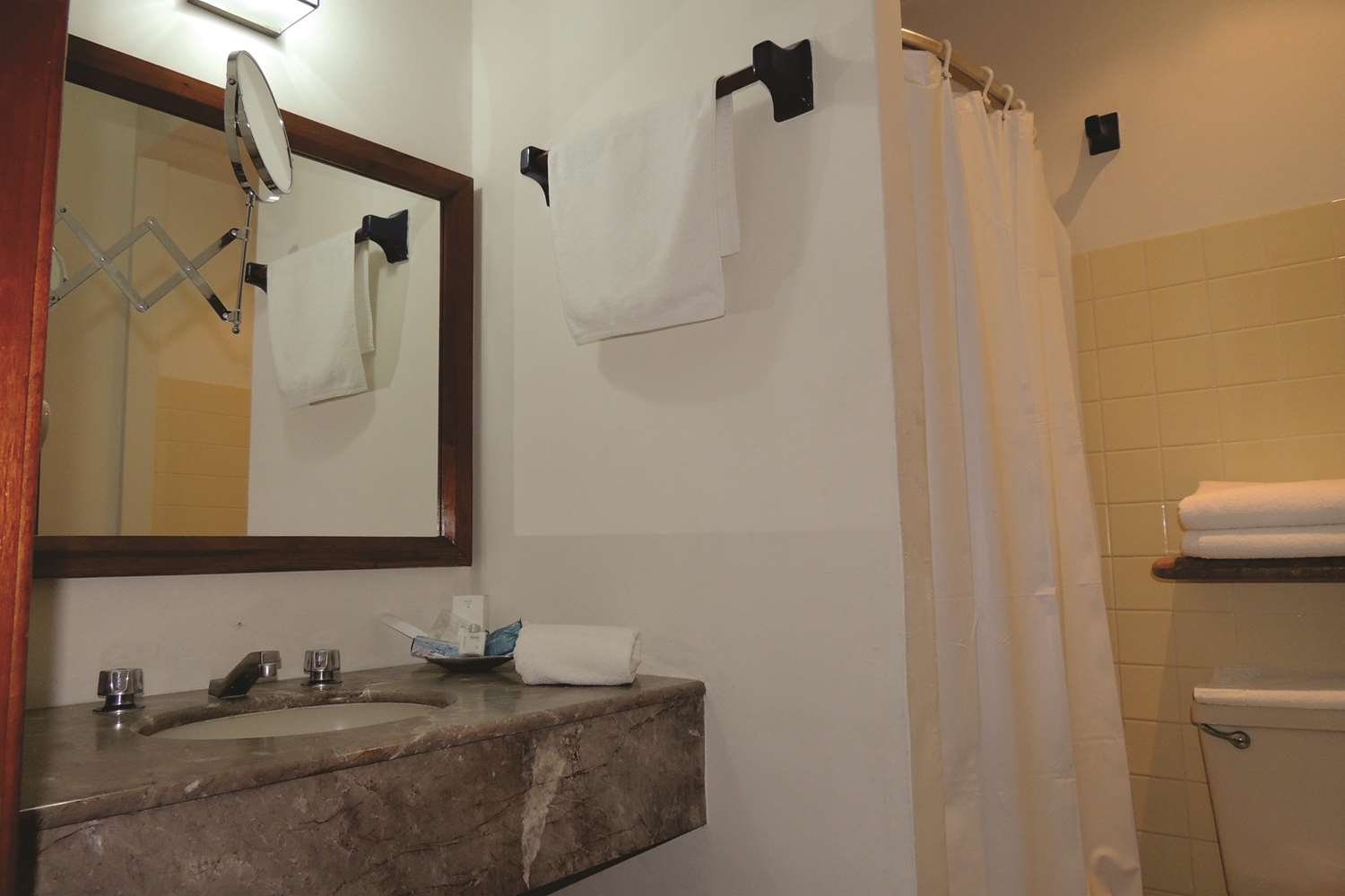 HOTEL CONCIERGE PLAZA COLIMA 26/32