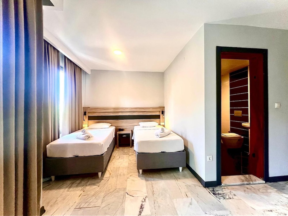 غرفة قياسية بسرير كوين، Club Palm Garden Keskin 4/9