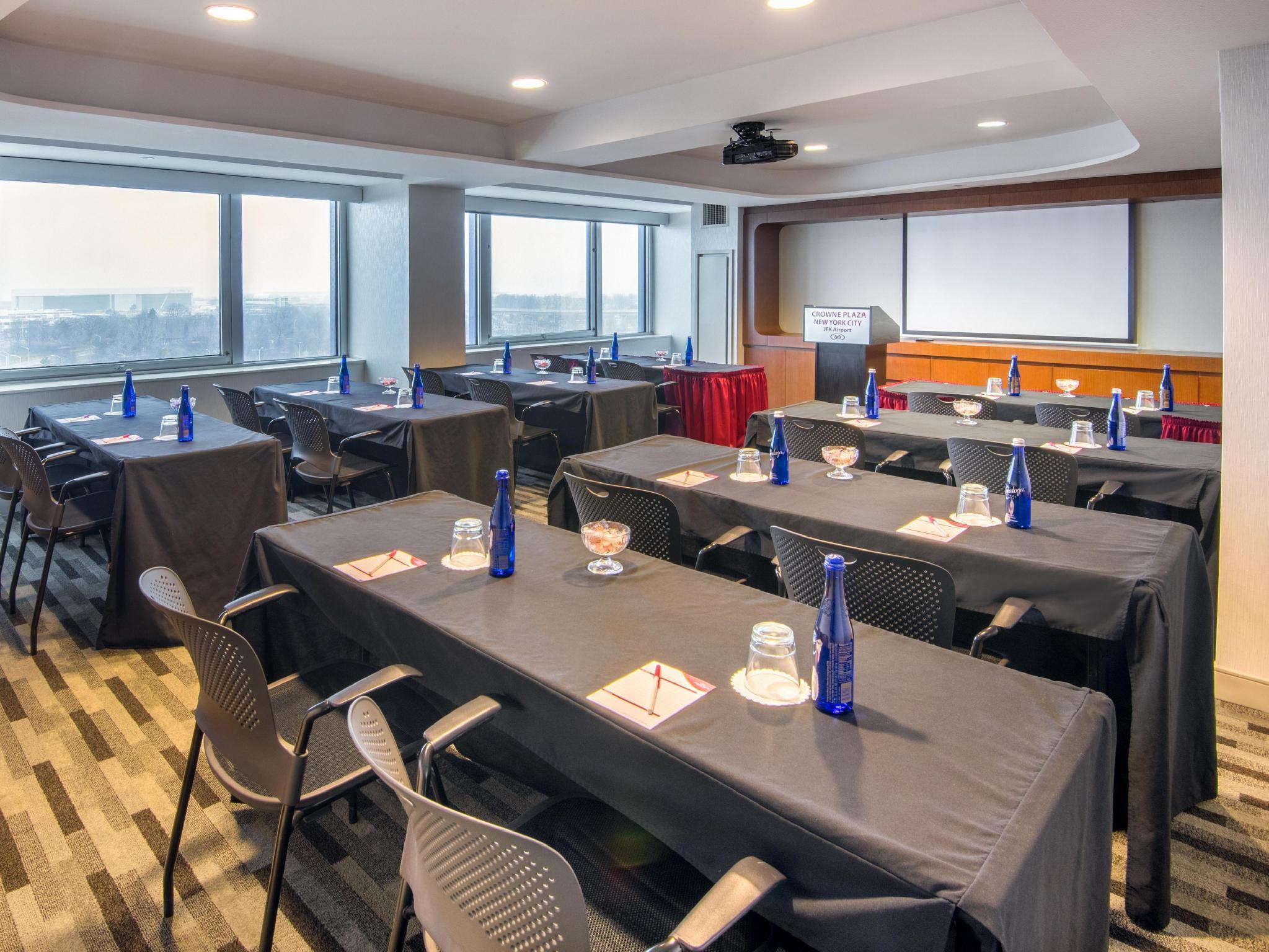 Crowne Plaza JFK Airport Hotel New York City 44/50