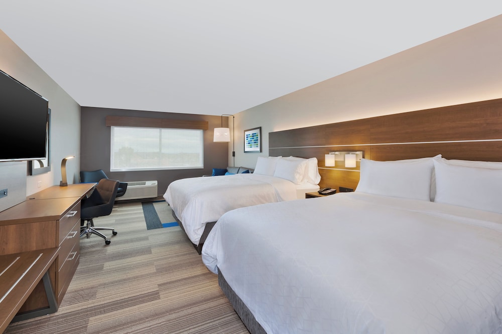 Holiday Inn Express and Suites Eau Claire West I-94, an IHG Hotel (ex Clarion Hotel Campus Area) 22/74