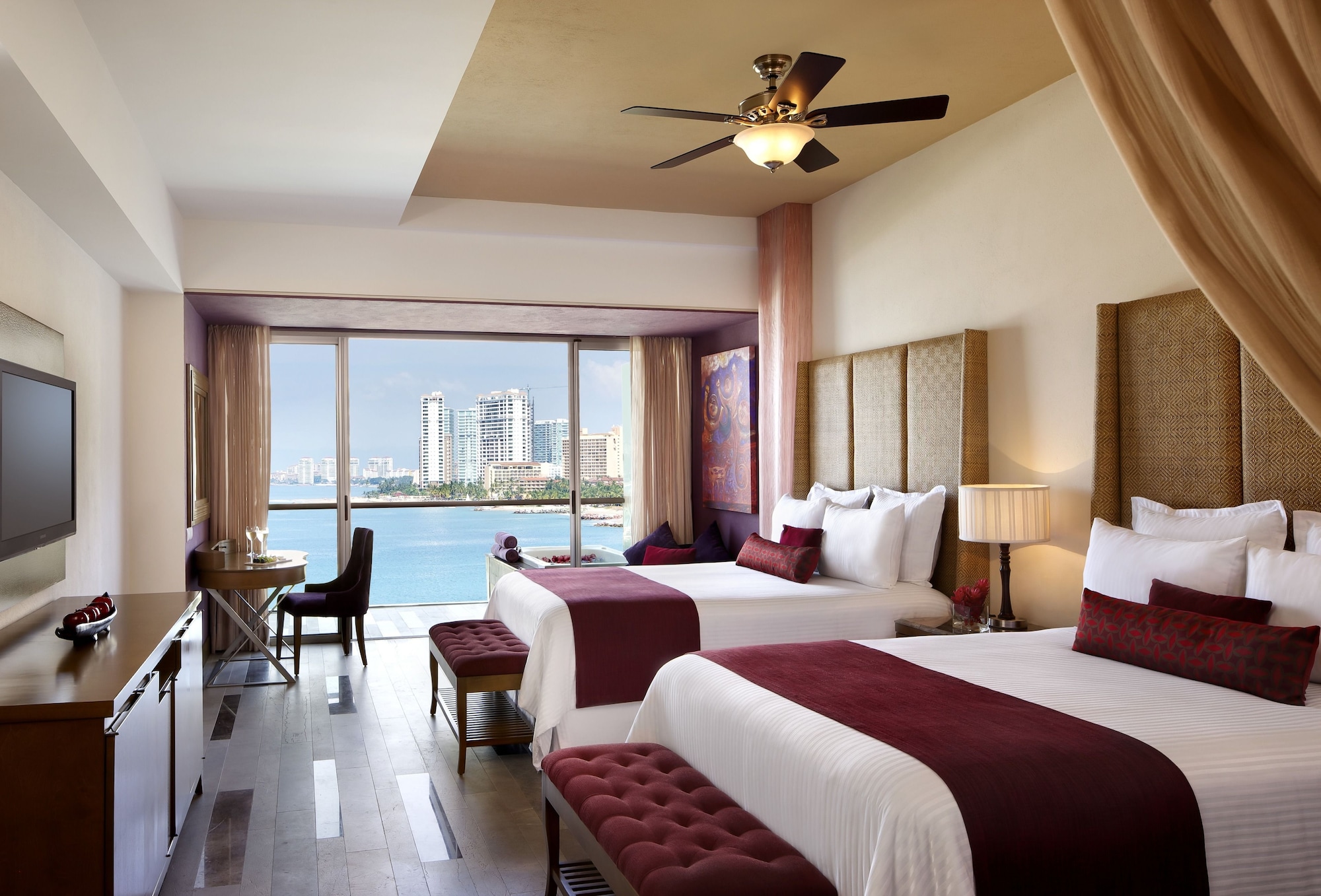 PREFERRED CLUB, JUNIOR SUITE, 2 DOUBLE BEDS, OCEAN VIEW