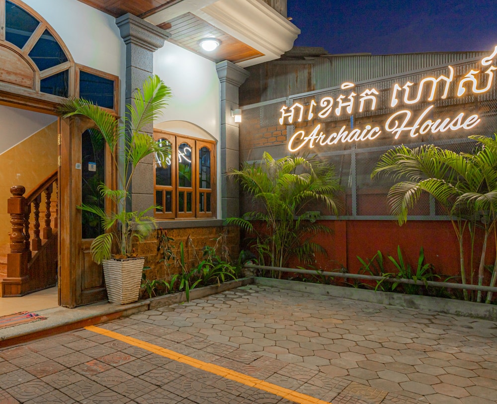 Mandalay Inn 26/28