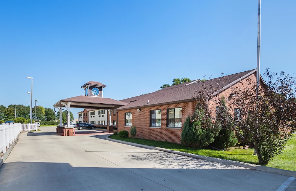 Motel6 Waterloo, IA - Crossroads Mall - Cedar Falls